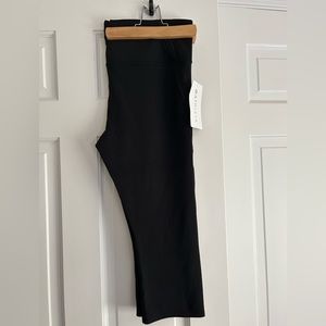 NWT Athleta High Rise Horizon Scallop Capris